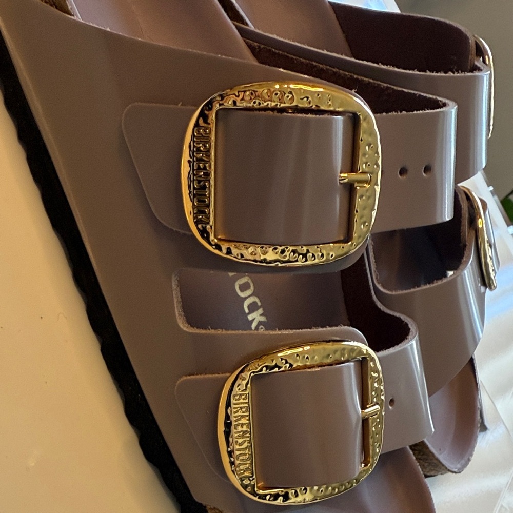 Birkenstock Buckle Natural Leather Patent High-Shine Faded Purple. - Picture 7 of 11